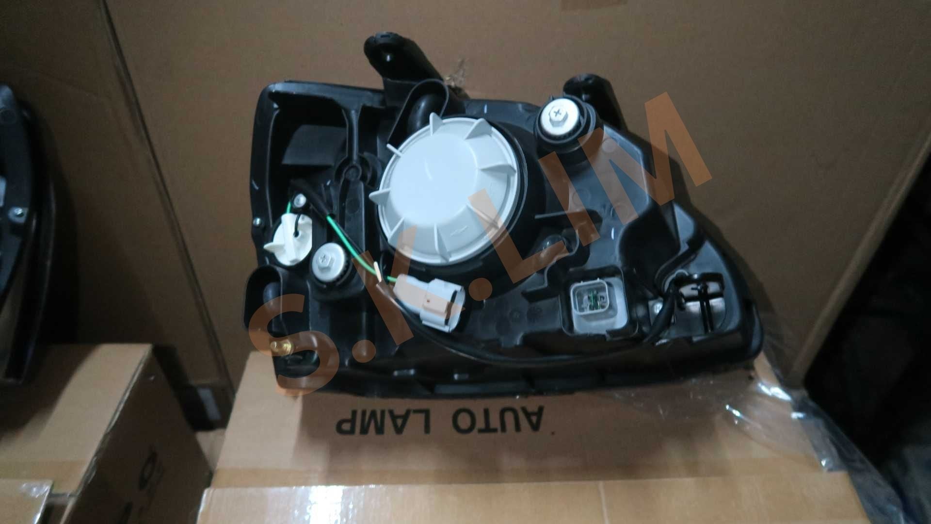 Kia  Carens 2 / Citra Head Lamp Left / Lampu Depan Kiri - Aftermarket  *3 PIN*