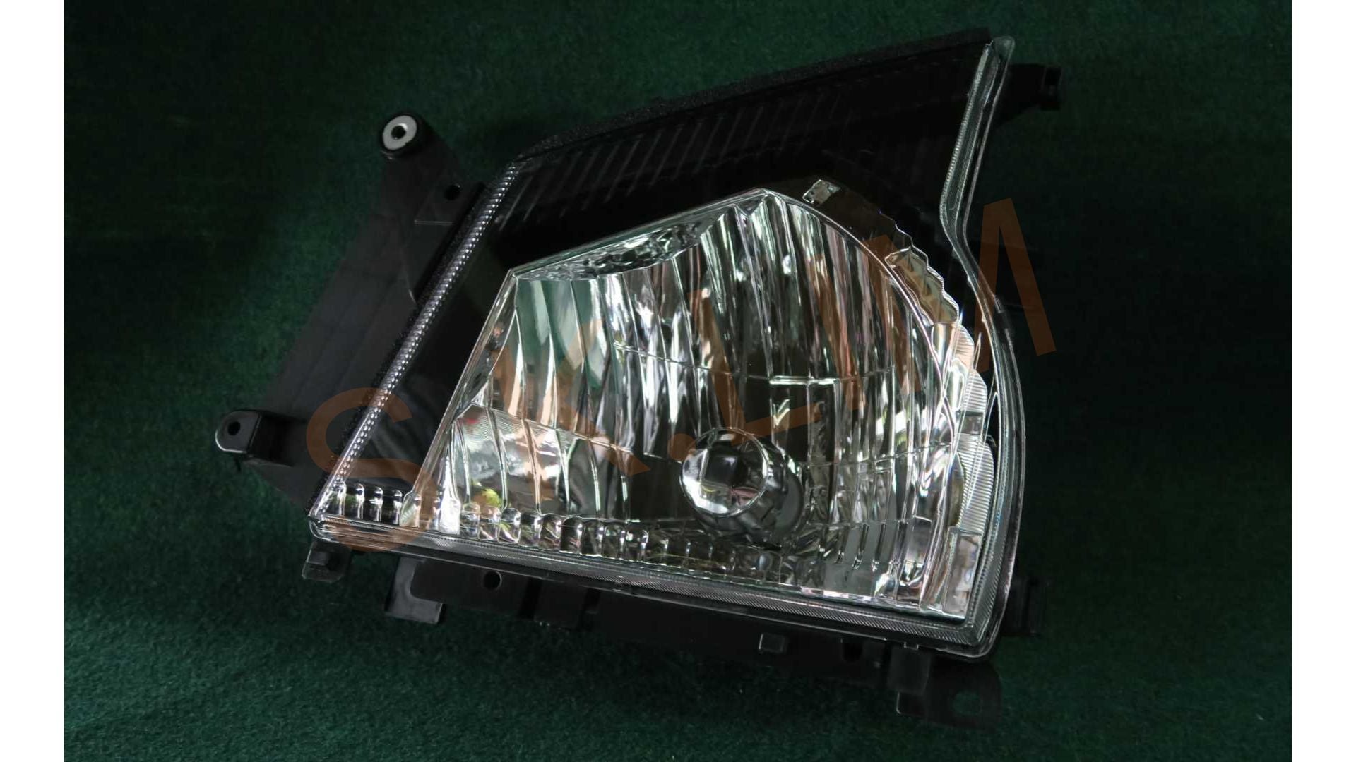 Isuzu NKR55/NPR71/NQR 2010/2011' Head Lamp / Lampu Depan - Aftermarket