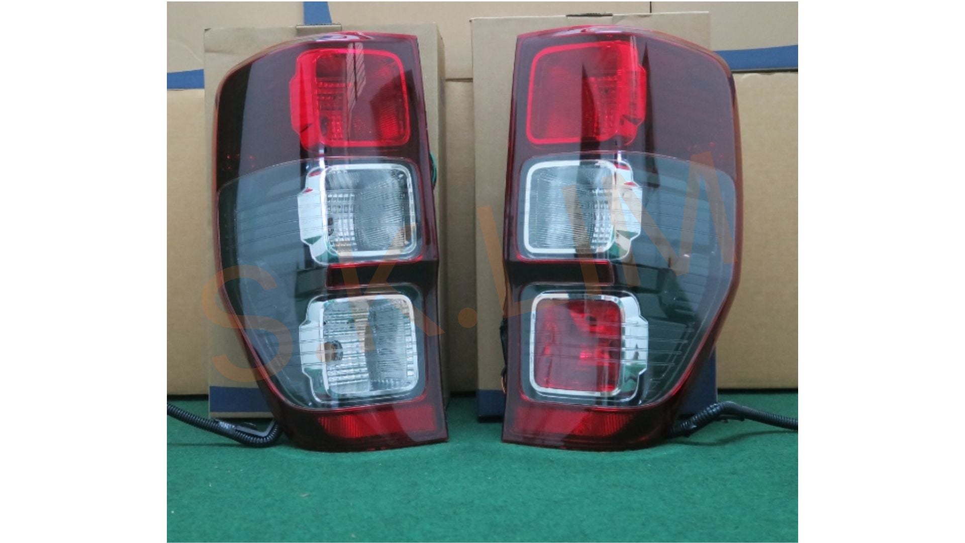 Ford Ranger WILDTRACK T6/T7/T8 Tail Lamp / Lampu Belakang *Tail Light Smoke Black With Fog Lamp* - Aftermarket