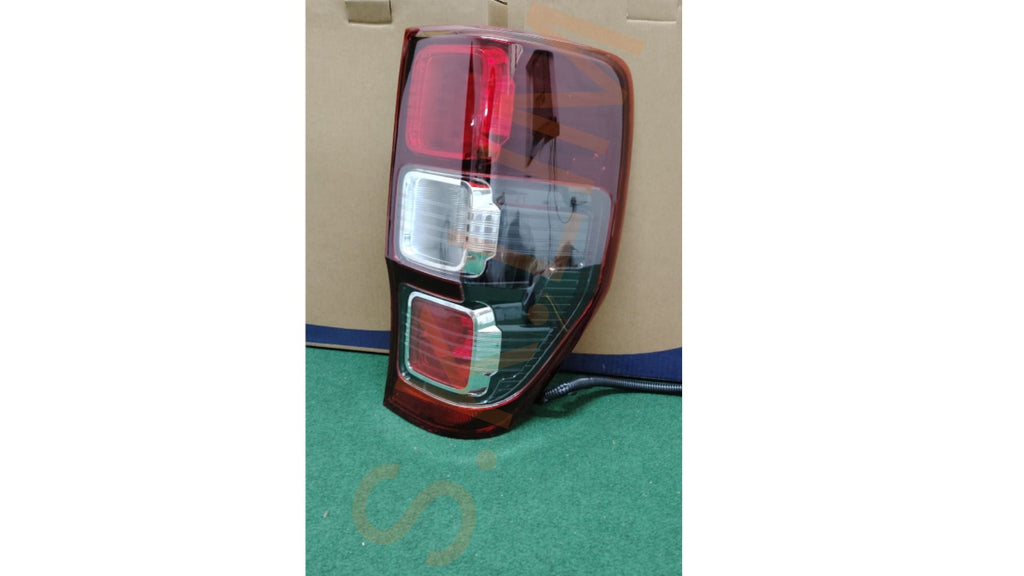 Ford Ranger WILDTRACK T6/T7/T8 Tail Lamp / Lampu Belakang *Tail Light Smoke Black With Fog Lamp* - Aftermarket