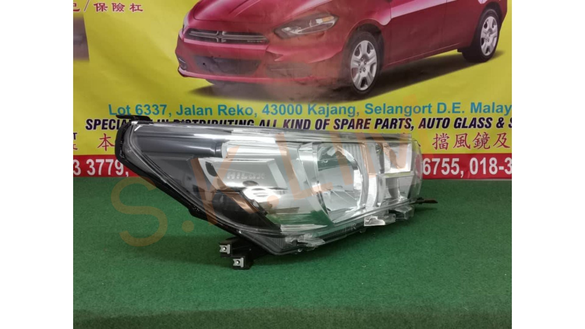Toyota Hilux 2016' GUN125 2.4 Head Lamp / Lampu Depan - Aftermarket