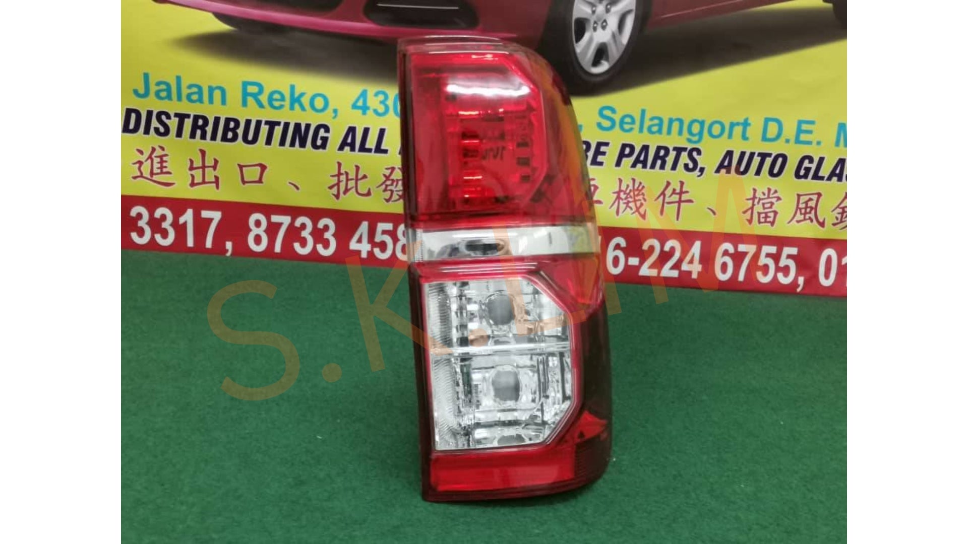 Toyota Hilux 2011' KUN26 NM Tail Lamp Right / Lampu Belakang Kanan - Aftermarket