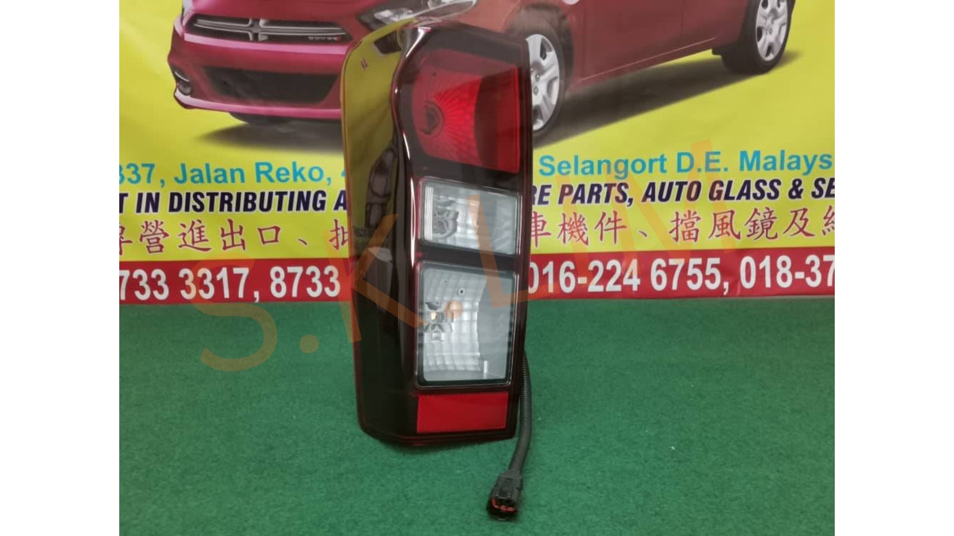 Isuzu D-Max 2013' V-CROSS 2.5 Tail Lamp Left / Lampu Belakang Kiri - Aftermarket *BULB*BLACK*