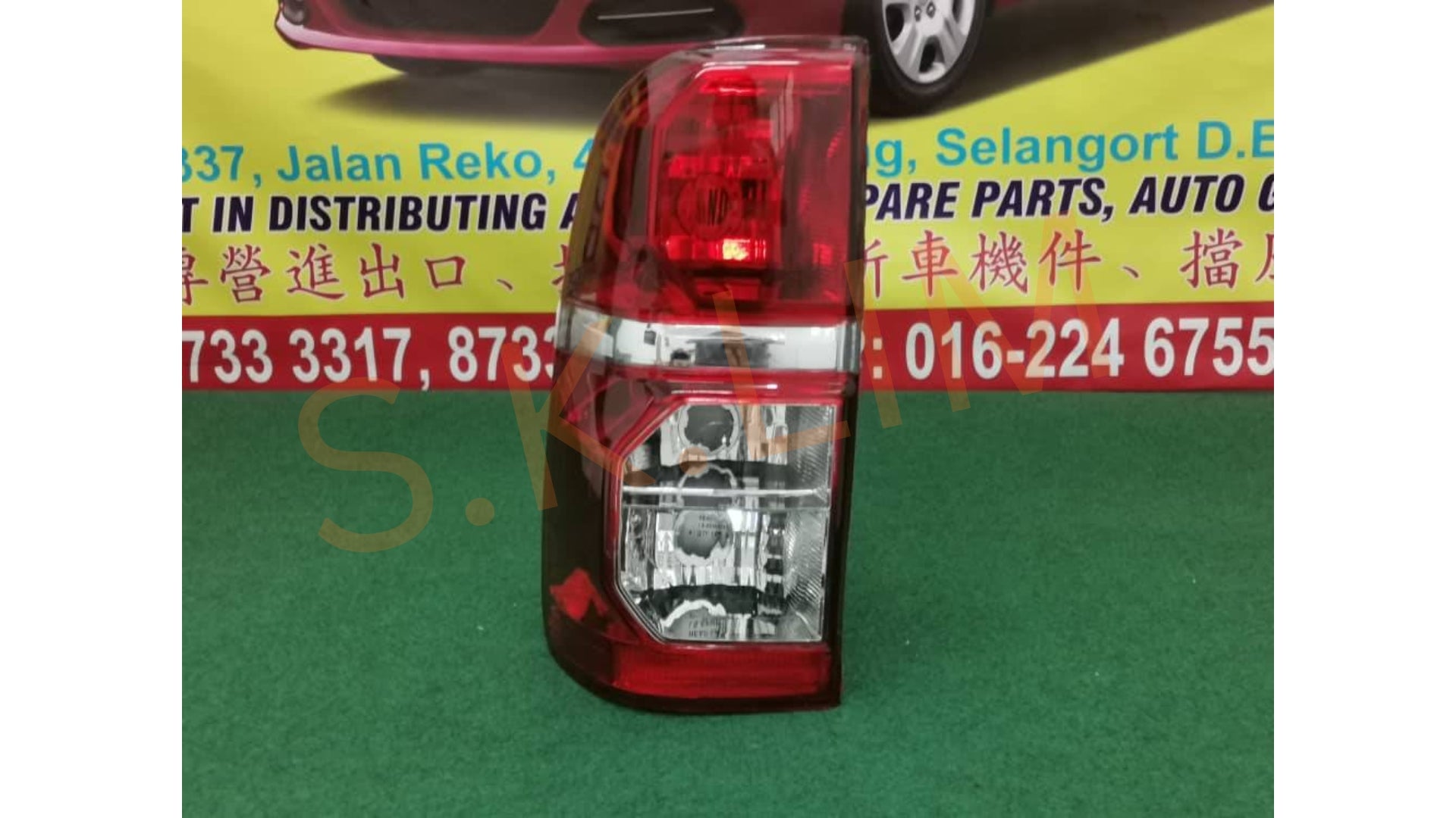 Toyota Hilux 2011' KUN26 Facelift Tail Lamp Left / Lampu Belakang Kiri - Aftermarket