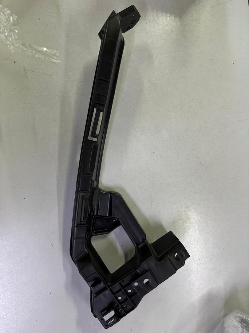 Honda HRV 2019' T7A/T7S Head Lamp Lower Side Bracket Front Right - Genuine
