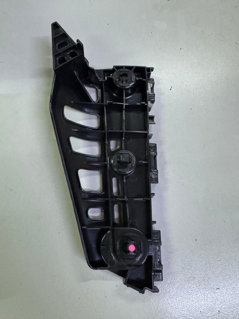 Toyota Vellfire / Alphard 2018 AGH30 Bumper Side Bracket Front Right - Aftermarket